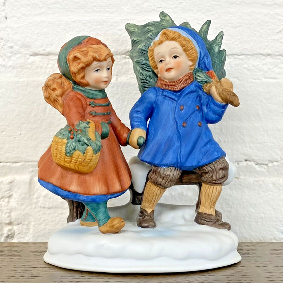 AVON Figurine Sharing The Christmas Spirit (1981) Christmas Memories 1st Edition - Picture 2 of 16